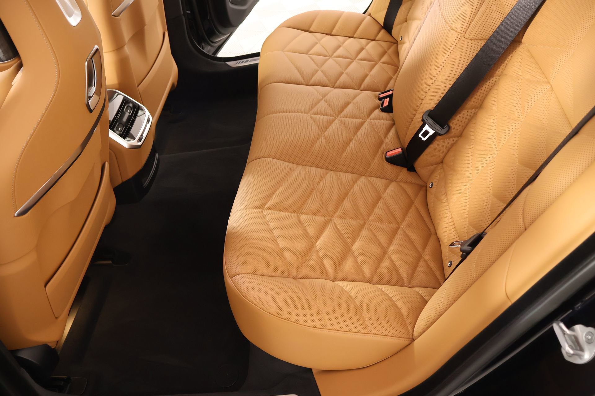 New 2026 BMW 740i xDrive w/ Premium Package AWD/4WD image 12