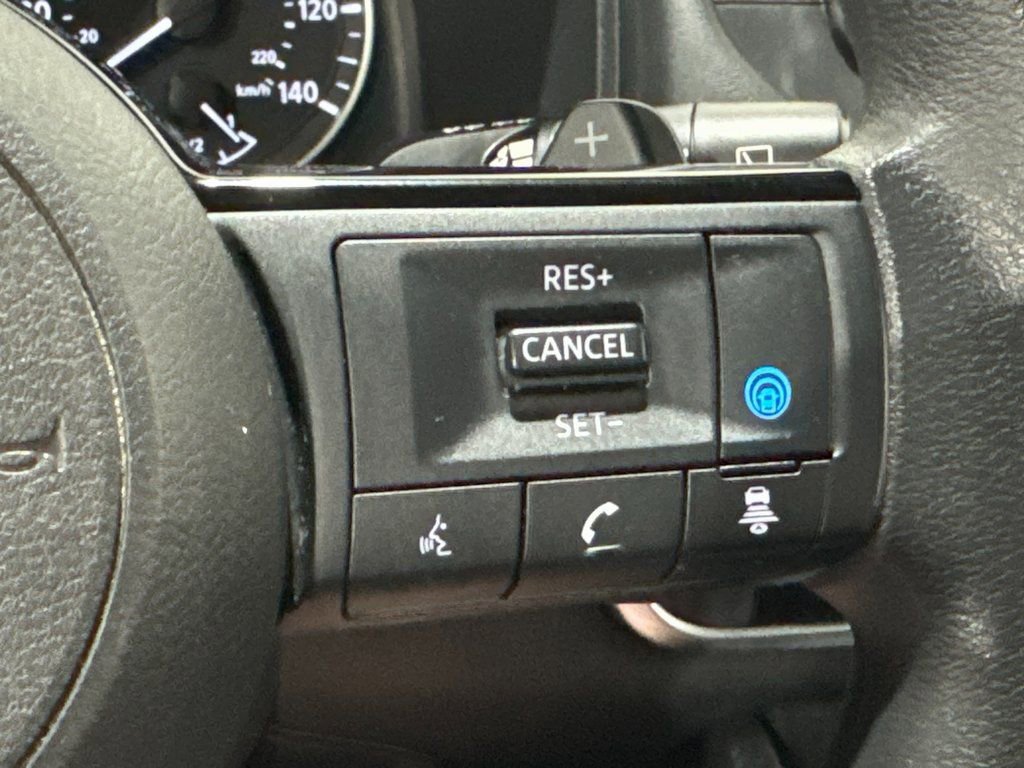 Used 2023 Nissan Rogue SV image 6