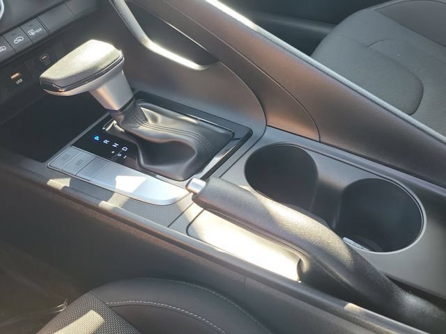 Certified 2025 Hyundai Elantra SE FWD image 14