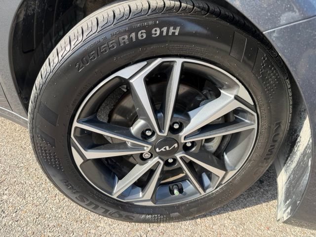 Used 2023 Kia Forte LXS w/ LXS Technology Package FWD image 4
