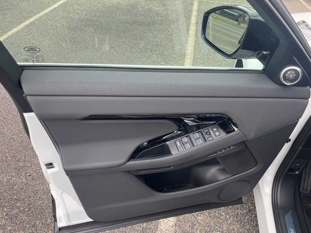 Certified 2025 Land Rover Range Rover Evoque Dynamic SE AWD/4WD image 11