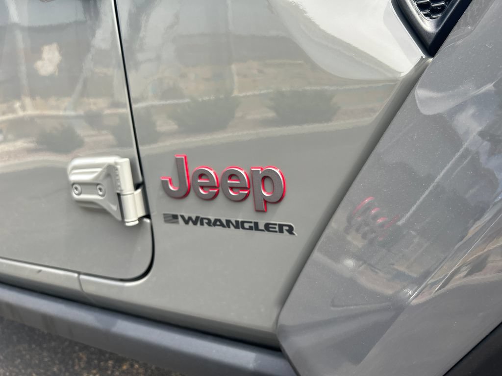 Used 2023 Jeep Wrangler Unlimited Rubicon w/ Cold Weather Group AWD/4WD image 9