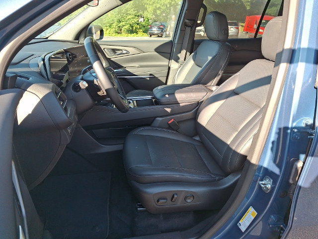 Used 2025 Chevrolet Traverse LT AWD/4WD image 13