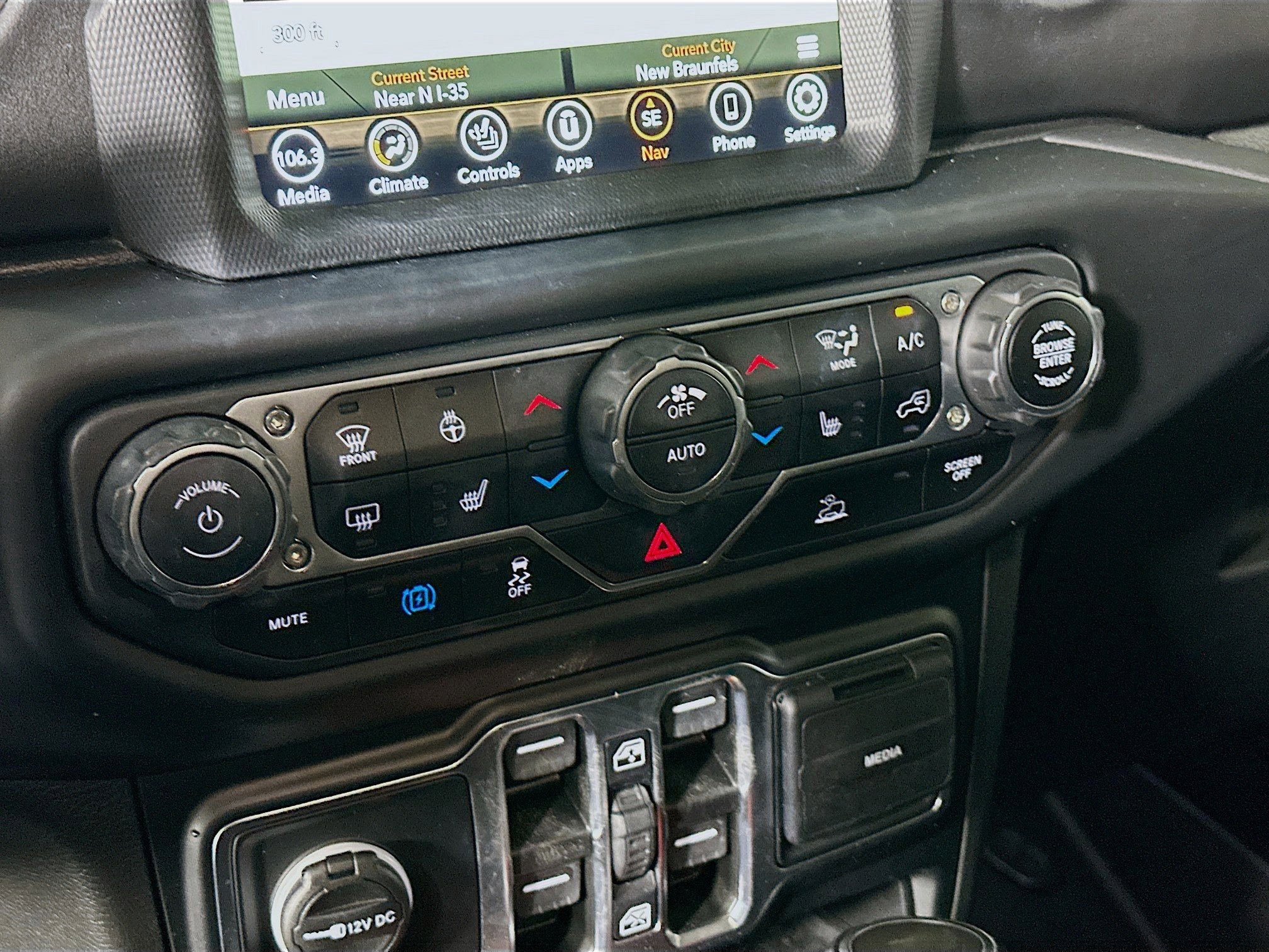 Used 2021 Jeep Wrangler Sahara w/ Cold Weather Group image 23