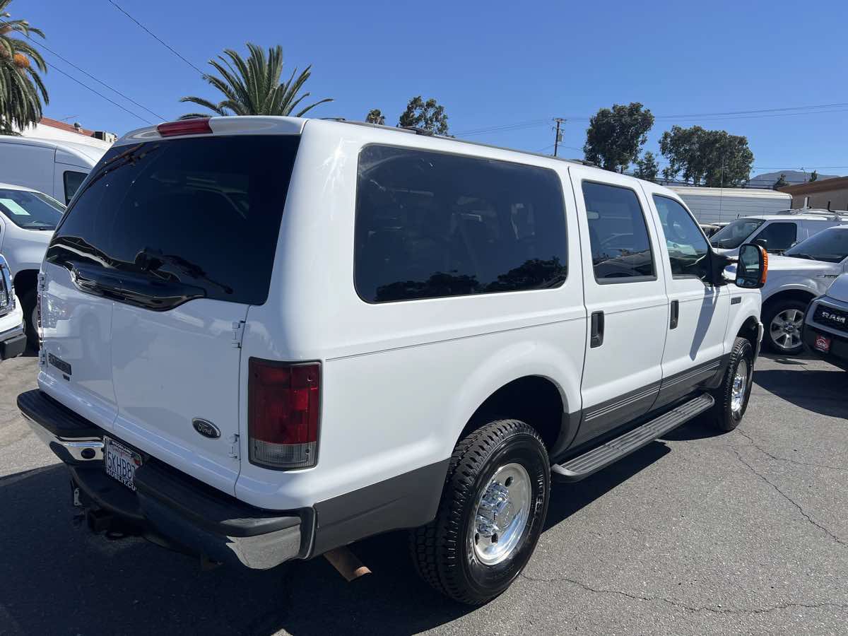 Used 2005 Ford Excursion XLT AWD/4WD image 7