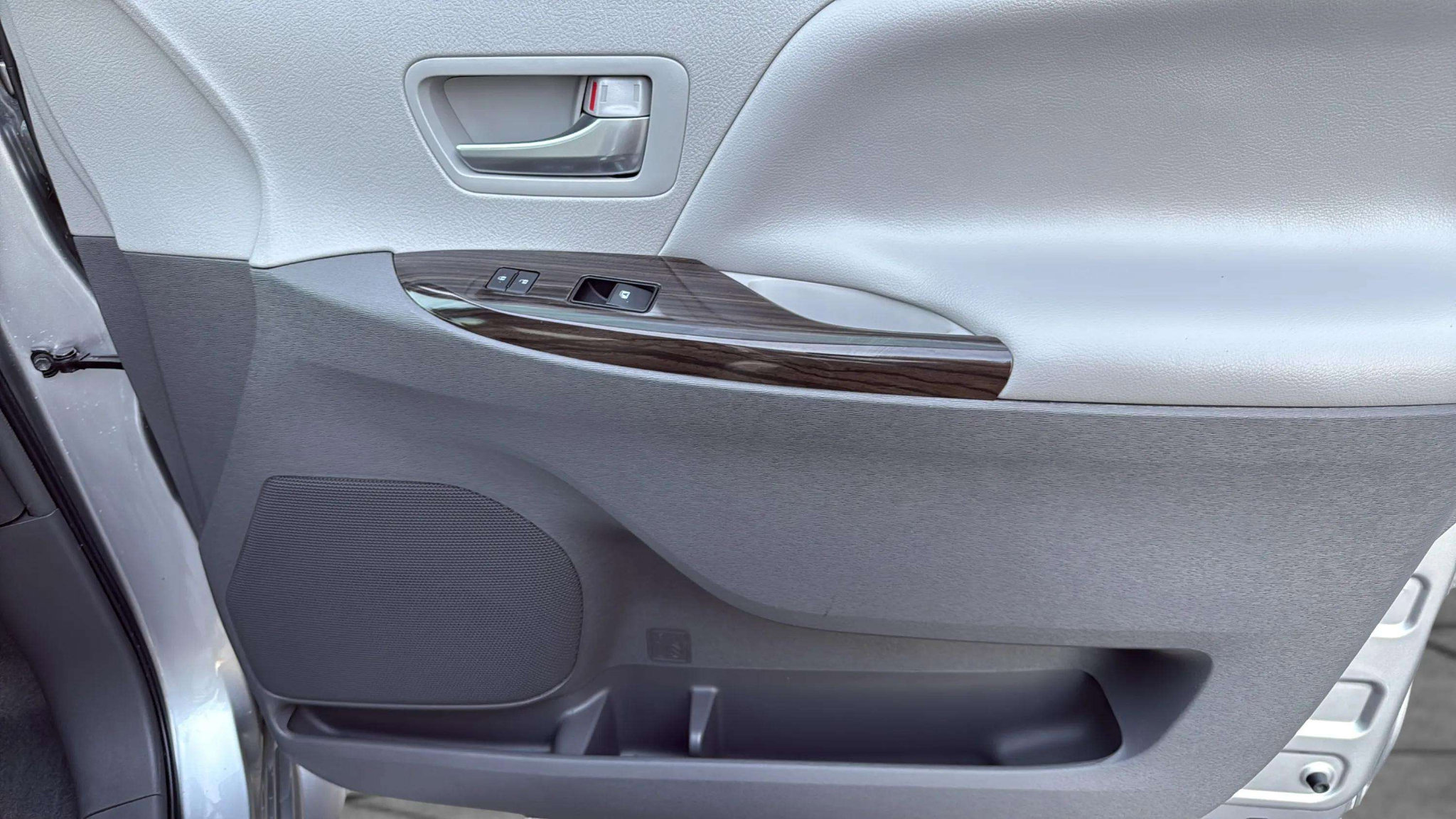 Used 2018 Toyota Sienna XLE image 45