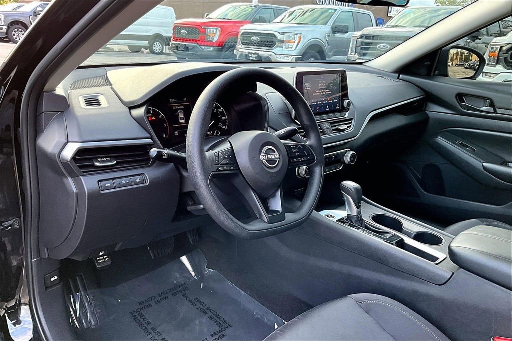 Used 2025 Nissan Altima 2.5 S FWD image 13