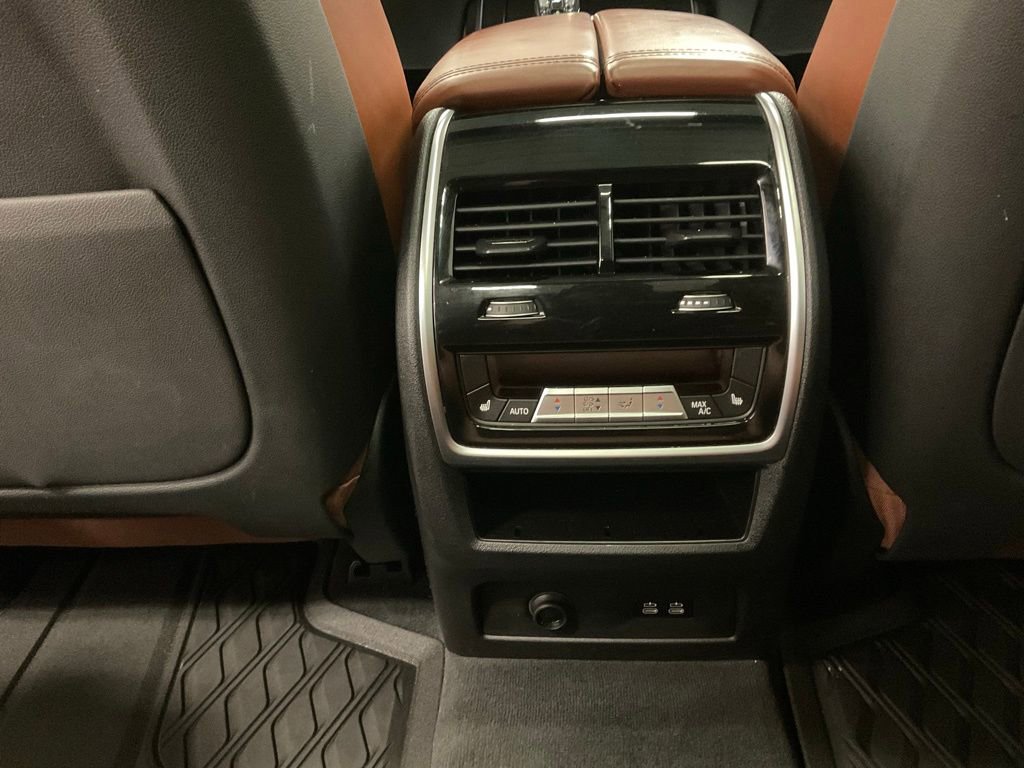 Used 2021 BMW X7 M50i image 36