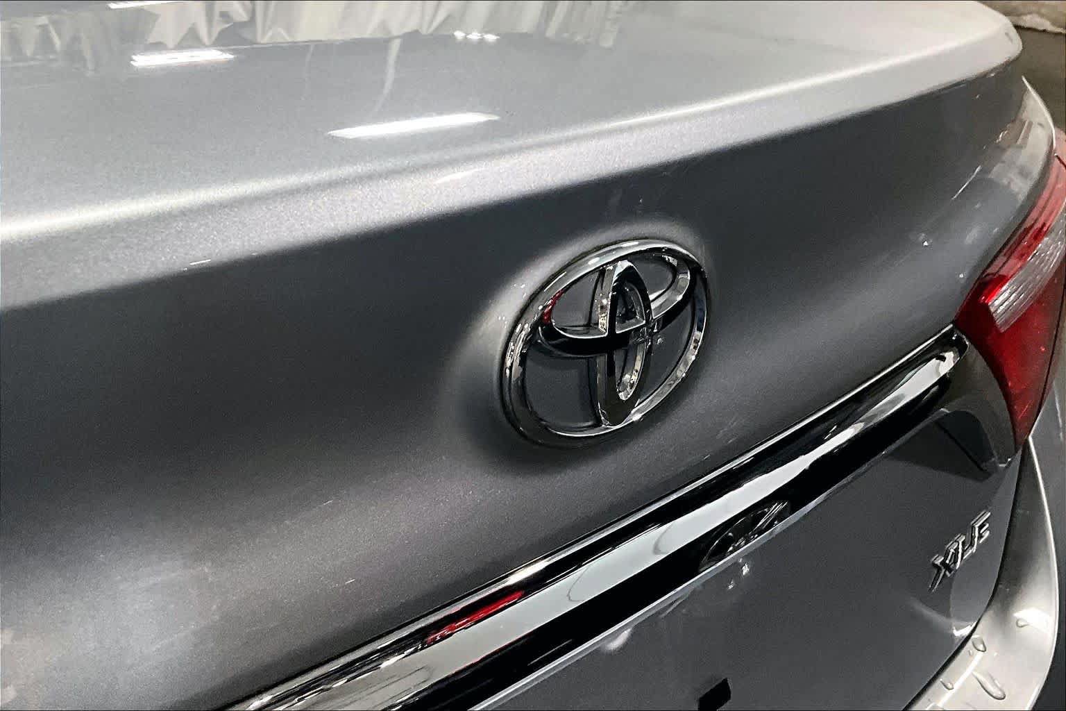 Used 2017 Toyota Camry XLE FWD image 31
