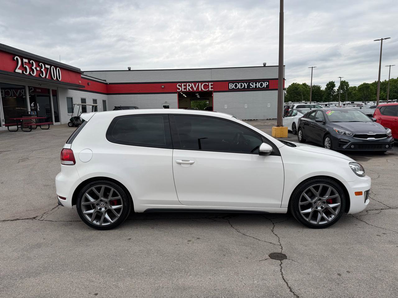 Used 2013 Volkswagen Golf 2-Door FWD image 2