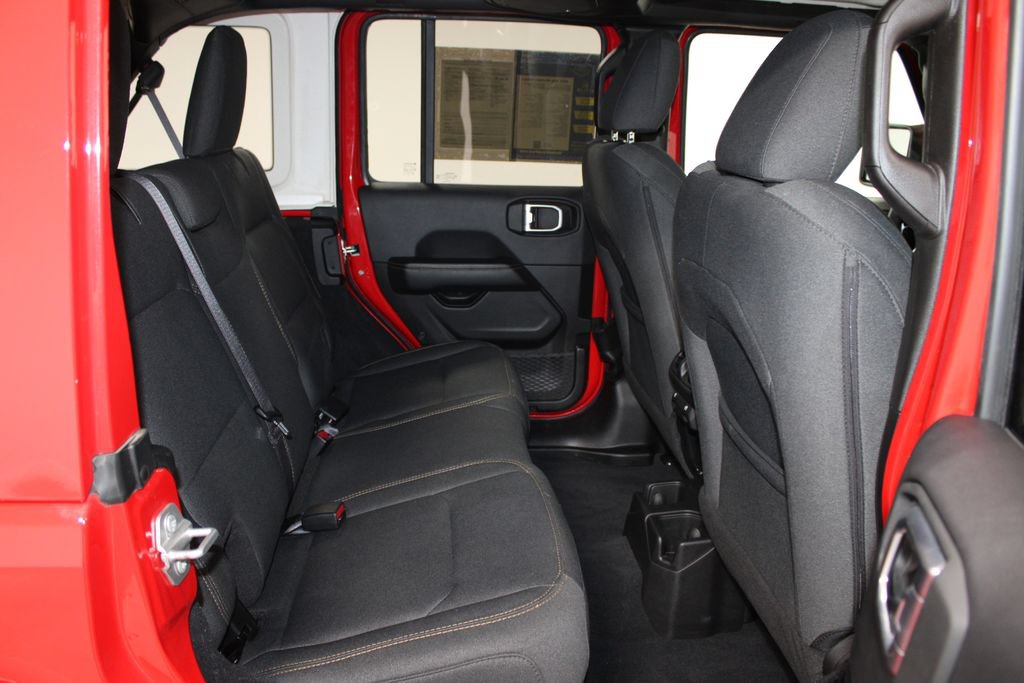 Used 2025 Jeep Wrangler Unlimited Sahara AWD/4WD image 31