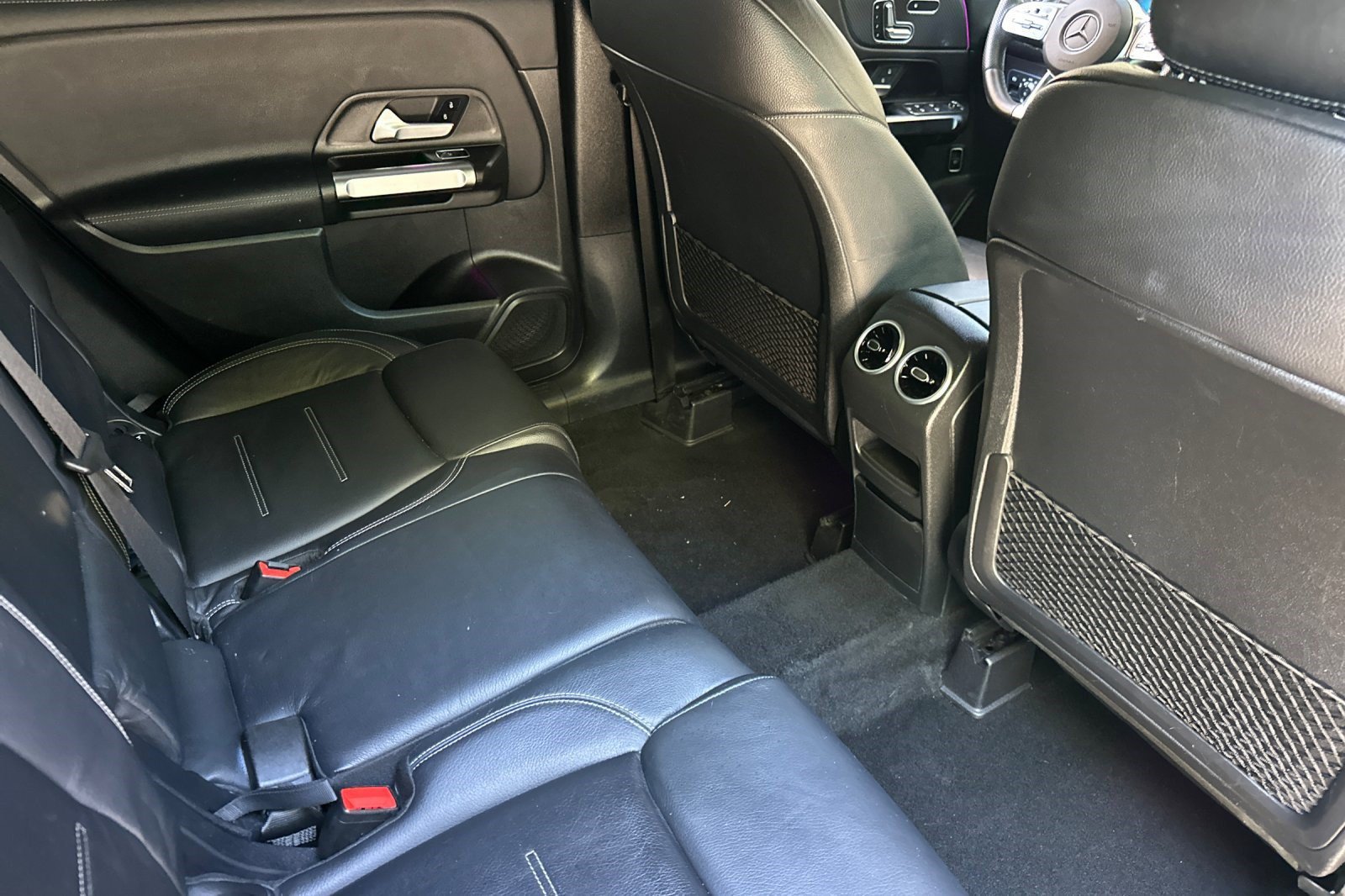 Used 2021 Mercedes-Benz GLB 35 AMG 4MATIC image 30