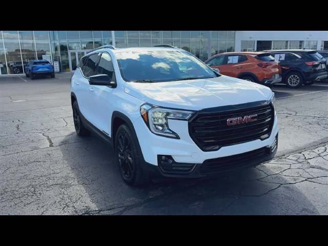 Certified 2023 GMC Terrain SLT w/ Elevation Edition FWD image 3