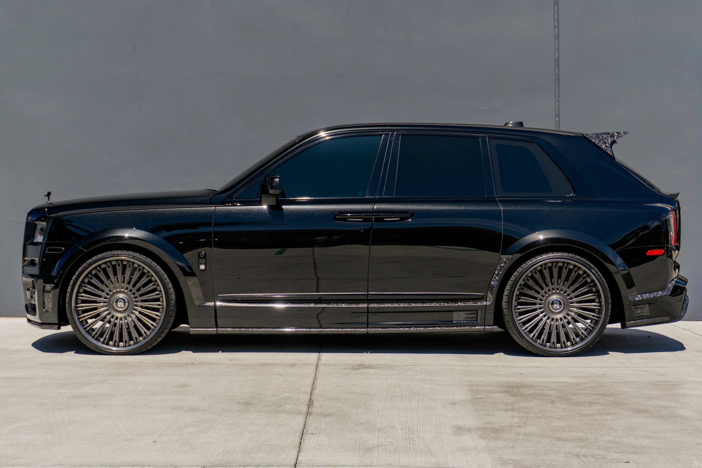 Used 2019 Rolls-Royce Cullinan AWD/4WD image 2