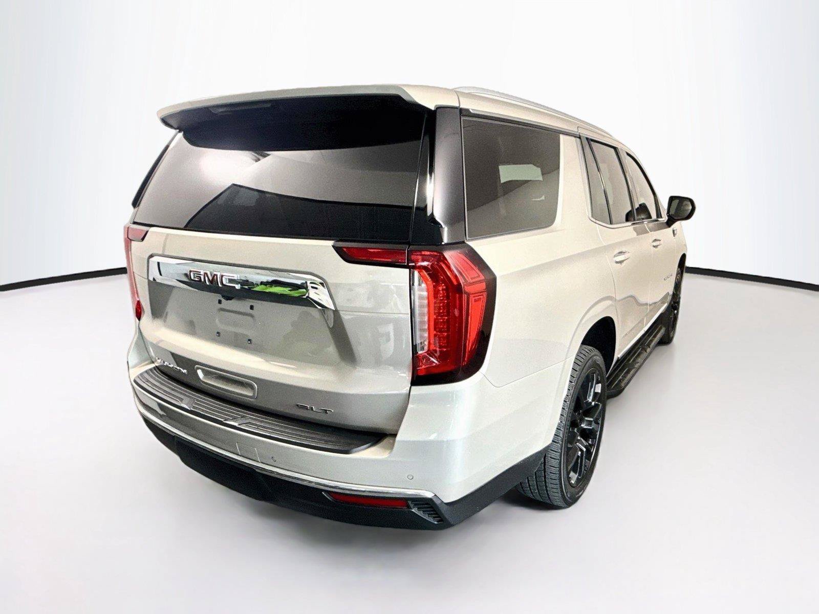 Used 2023 GMC Yukon SLT AWD/4WD image 6