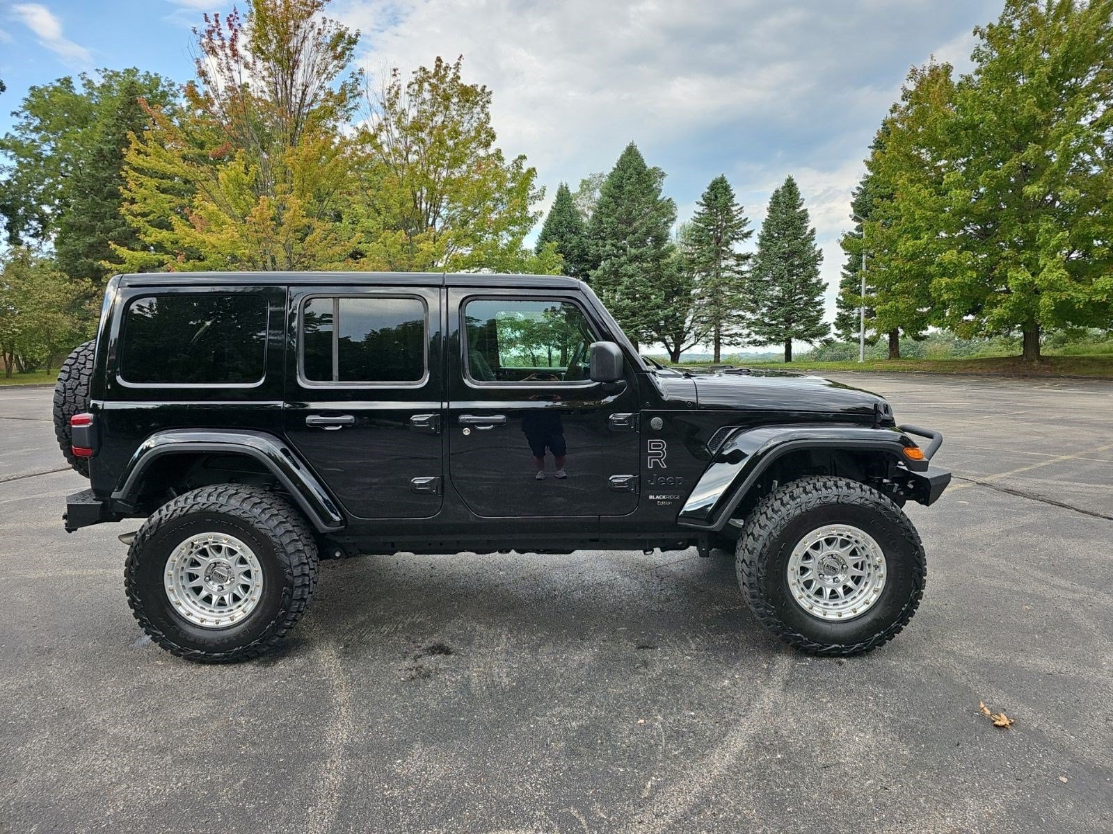 Used 2025 Jeep Wrangler Unlimited Sahara AWD/4WD image 7