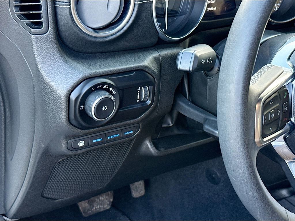 Used 2023 Jeep Wrangler Unlimited Sahara image 11