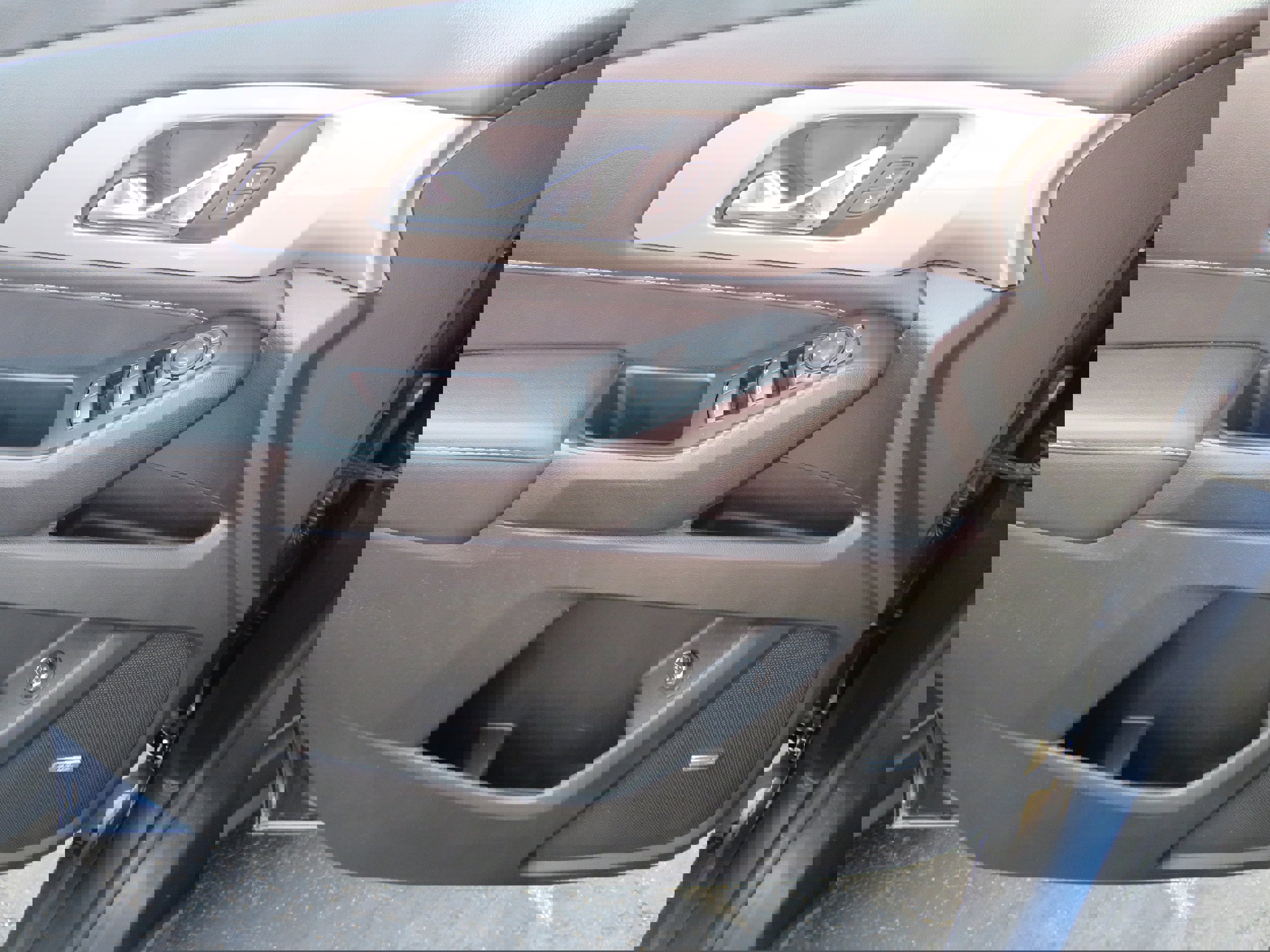 Used 2022 Chevrolet Traverse LT w/ LT Premium Package image 19