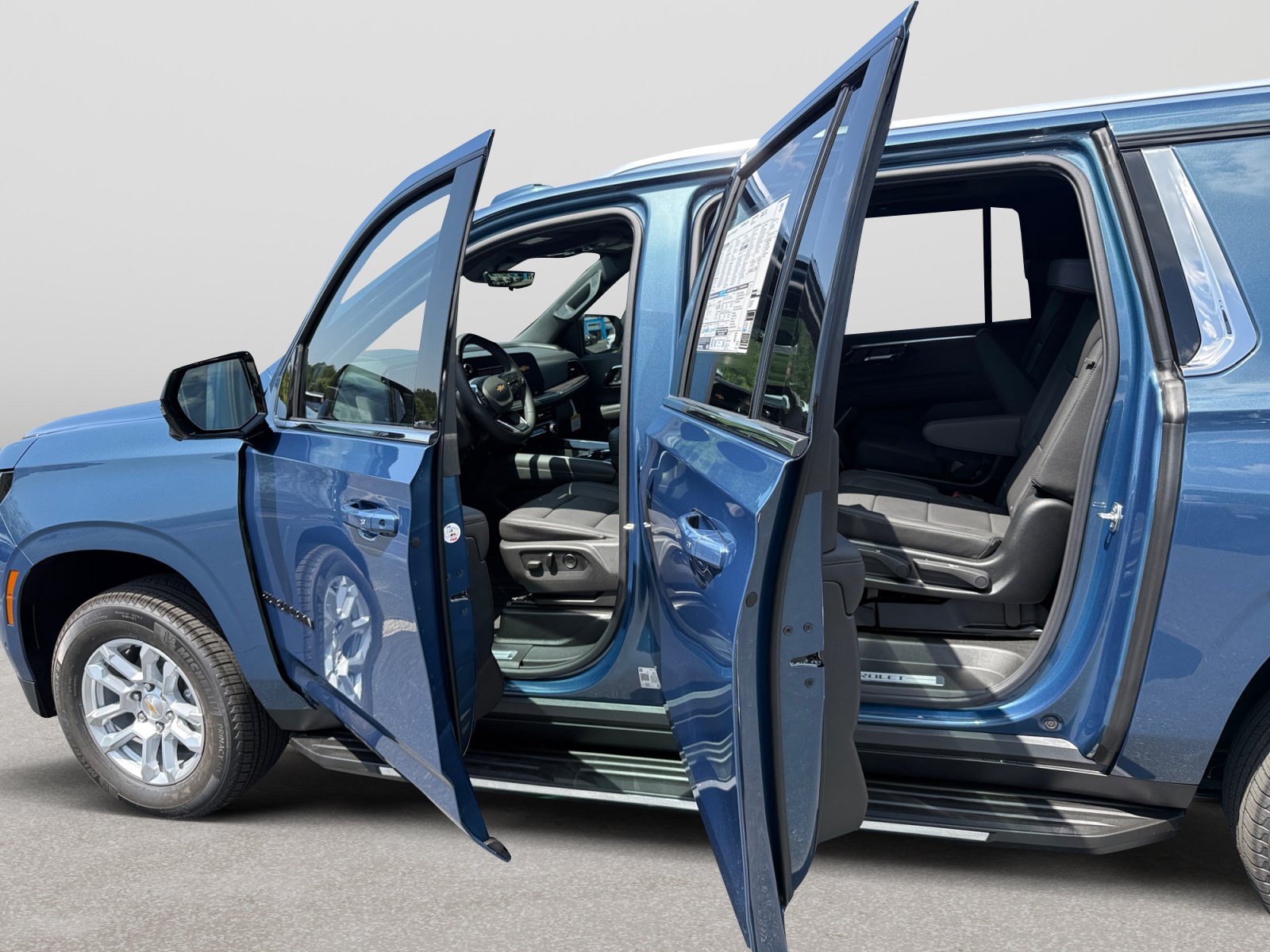New 2026 Chevrolet Suburban LT w/ Advanced Technology Package RWD image 11