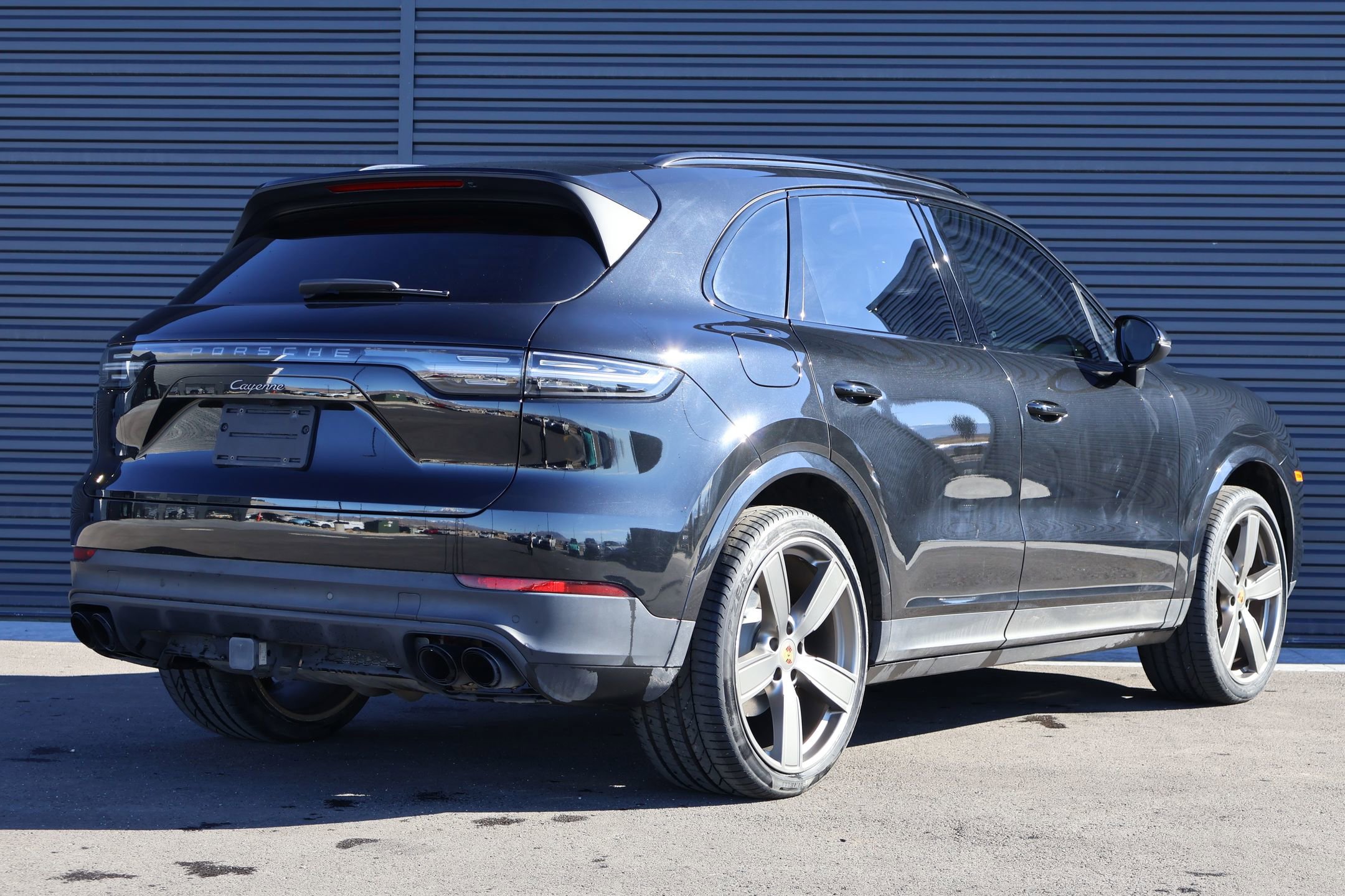 Certified 2023 Porsche Cayenne Platinum Edition image 10