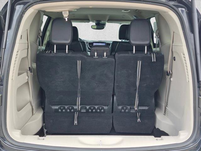 Used 2022 Chrysler Pacifica Touring-L FWD image 6