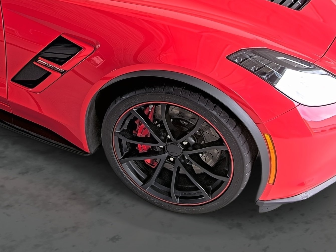 Used 2019 Chevrolet Corvette Grand Sport w/ Carbon Flash Badge Package image 16