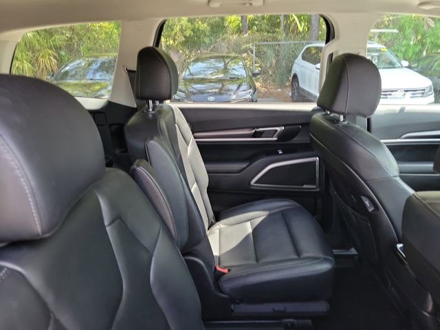 Used 2025 Kia Telluride S image 32