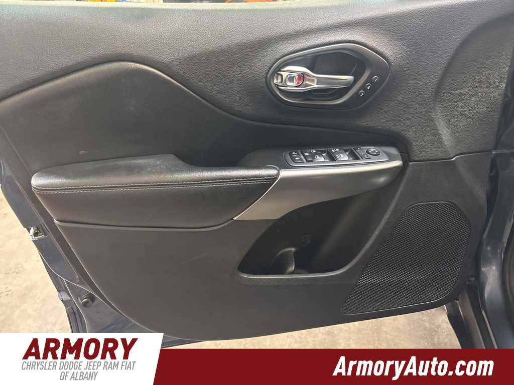 Used 2019 Jeep Cherokee Limited image 7