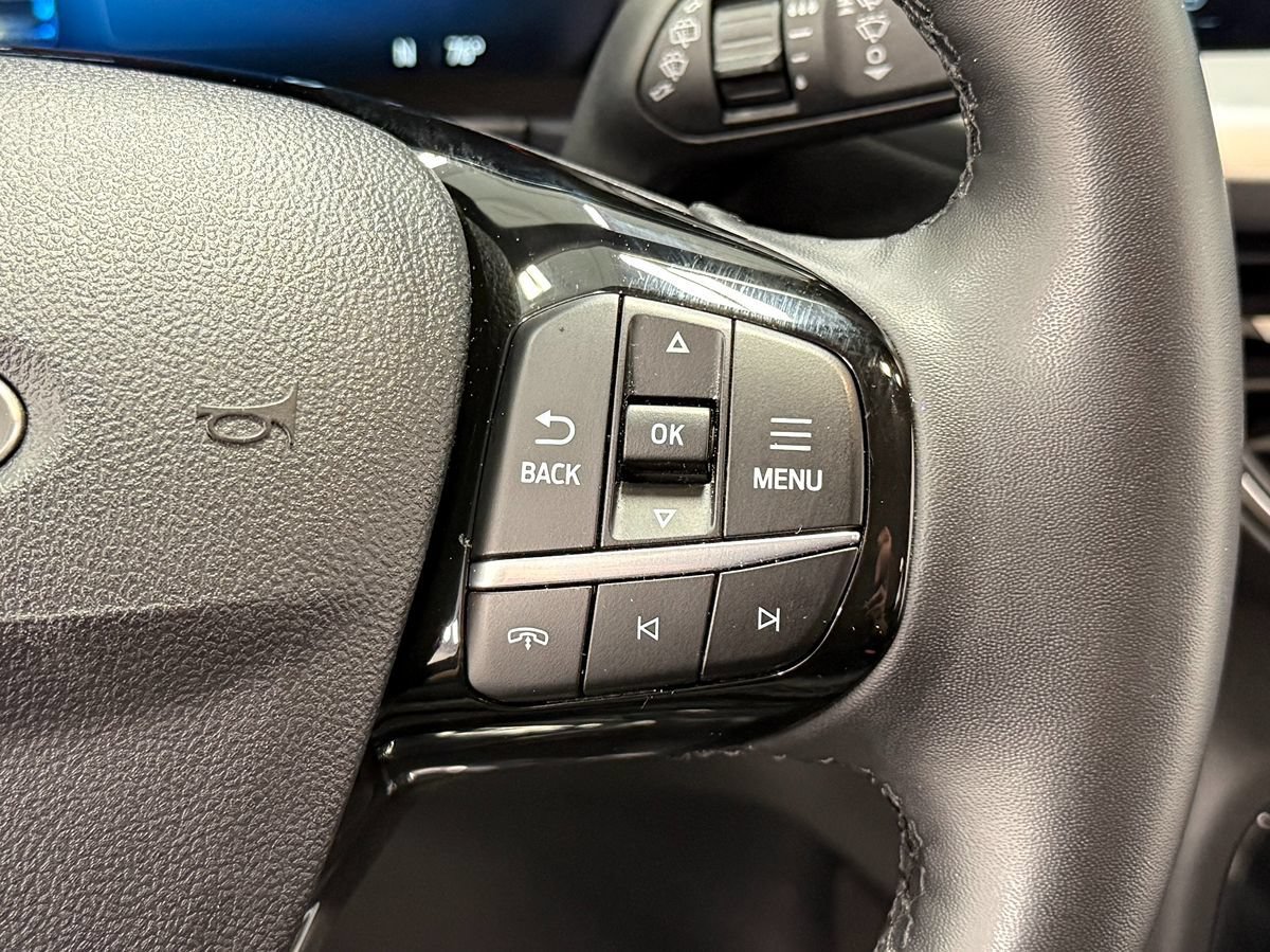 Used 2025 Ford Escape Platinum AWD/4WD image 17