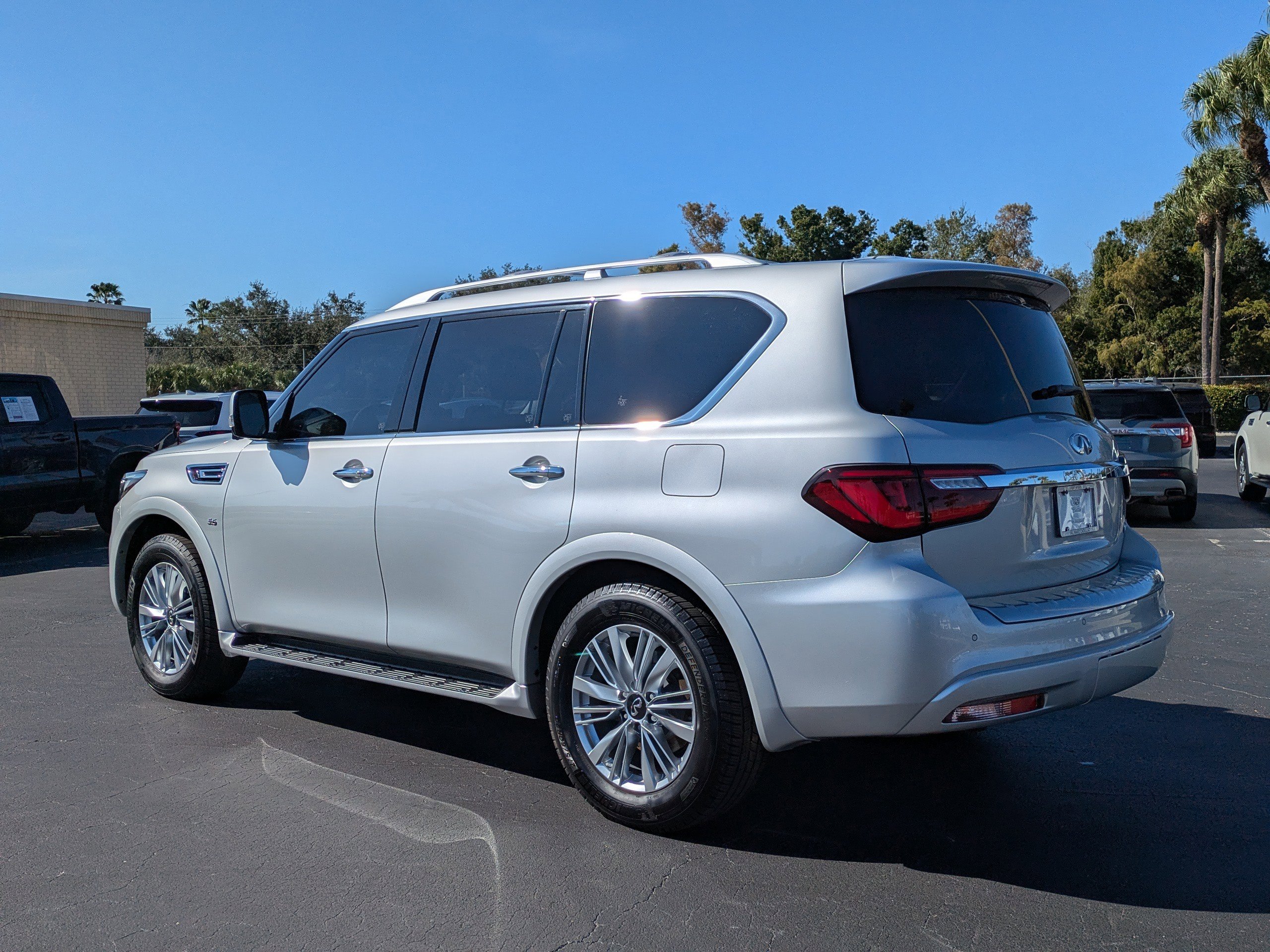 Used 2019 INFINITI QX80 Luxe w/ Proassist Package image 4