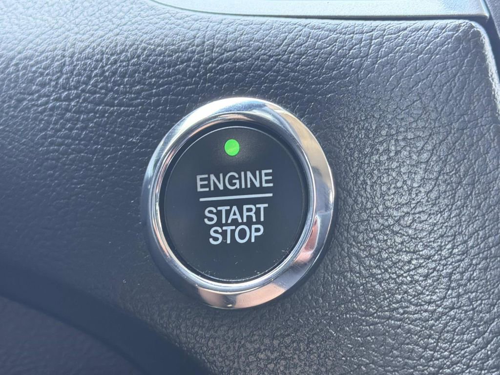 Used 2019 Ford Edge SE image 22