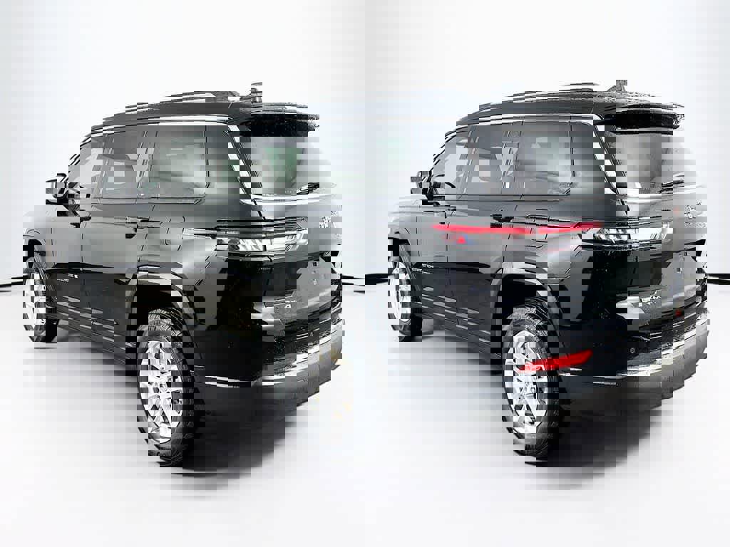 Used 2022 Jeep Grand Cherokee L Laredo w/ Luxury Tech Group I image 4