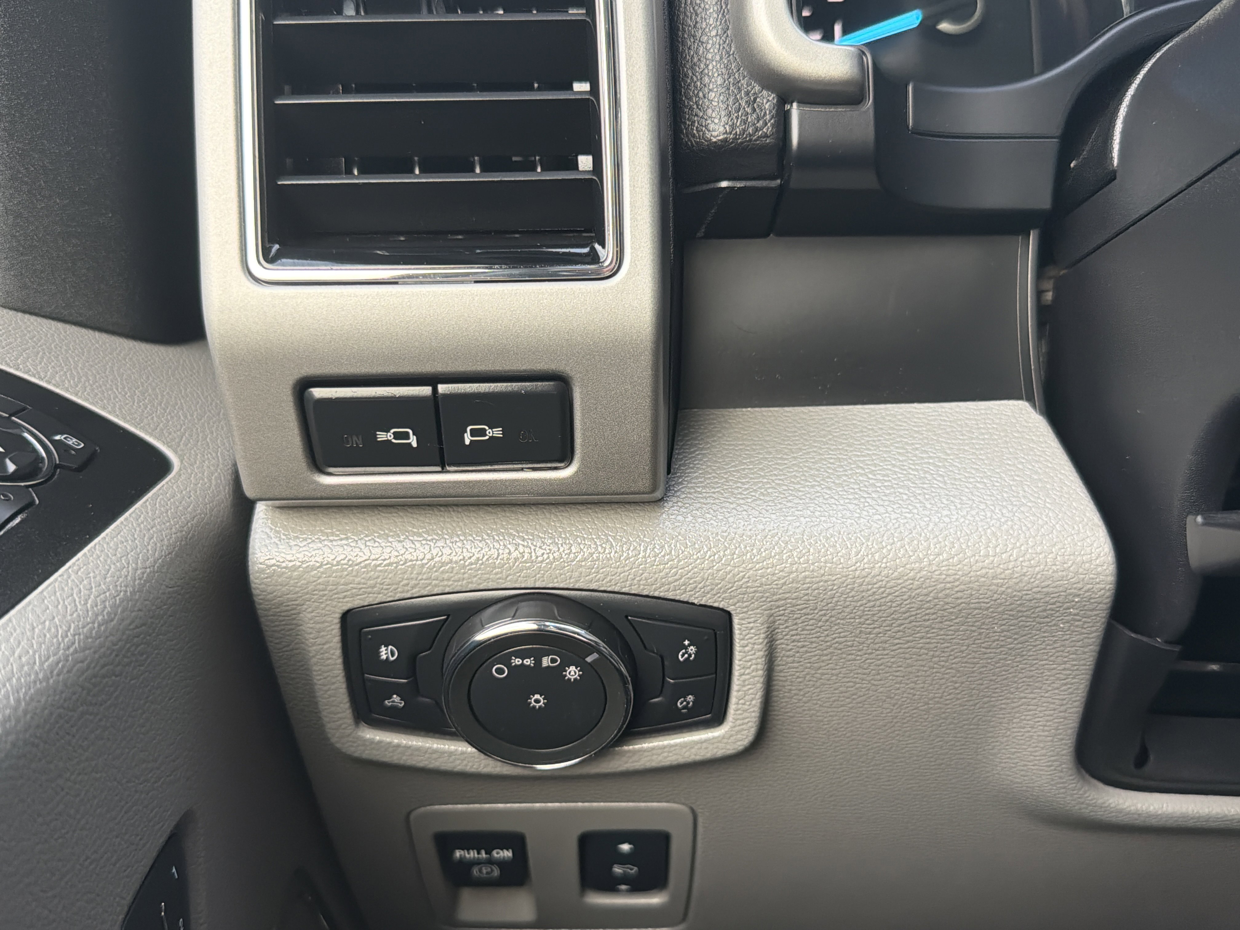 Used 2018 Ford F150 Lariat RWD image 7