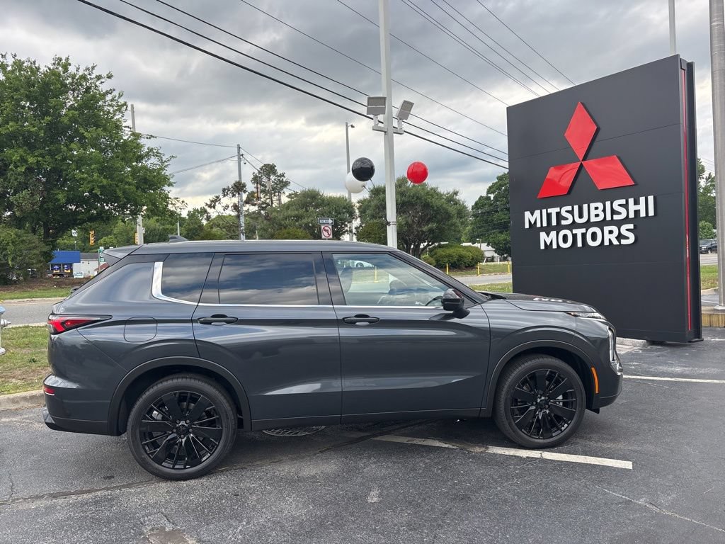 New 2026 Mitsubishi Outlander SE FWD image 2