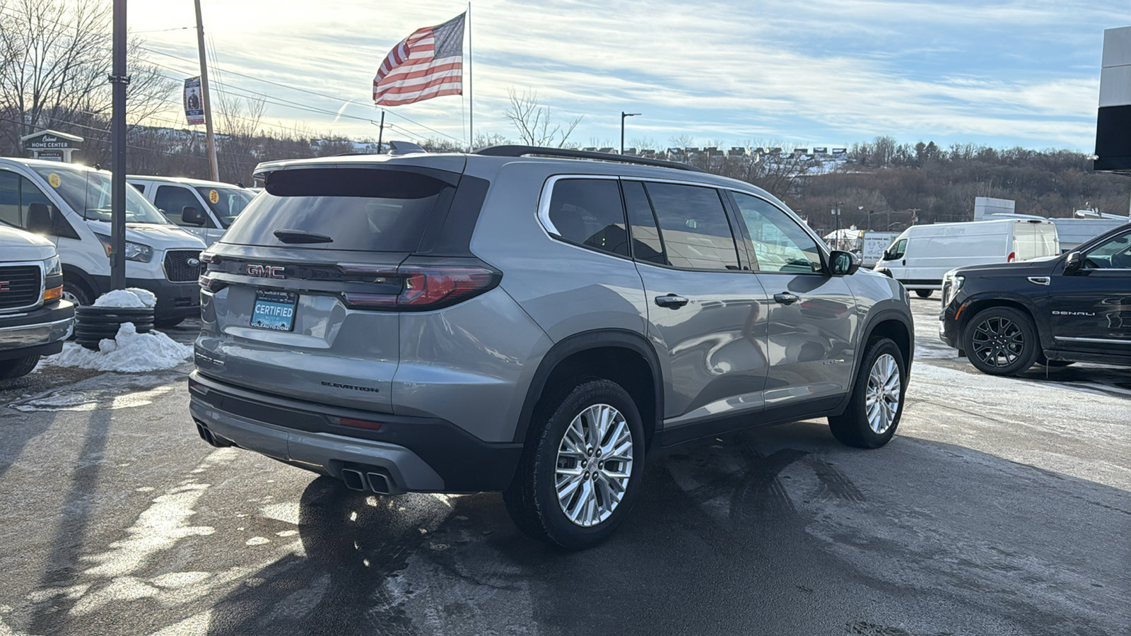 Certified 2024 GMC Acadia Elevation w/ LPO, Cargo Package AWD/4WD image 8