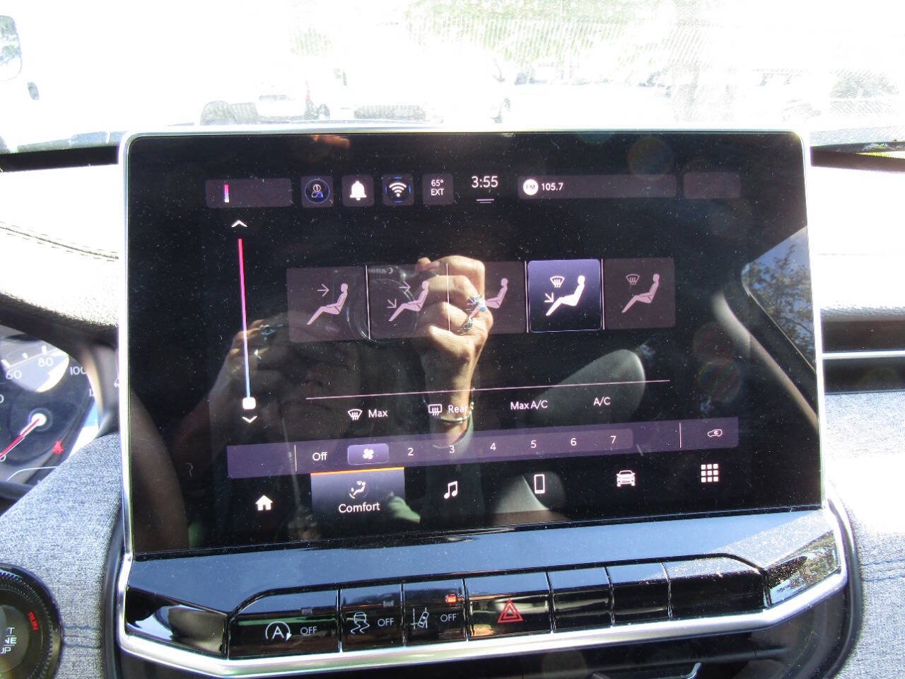 Used 2024 Jeep Compass Latitude AWD/4WD image 12