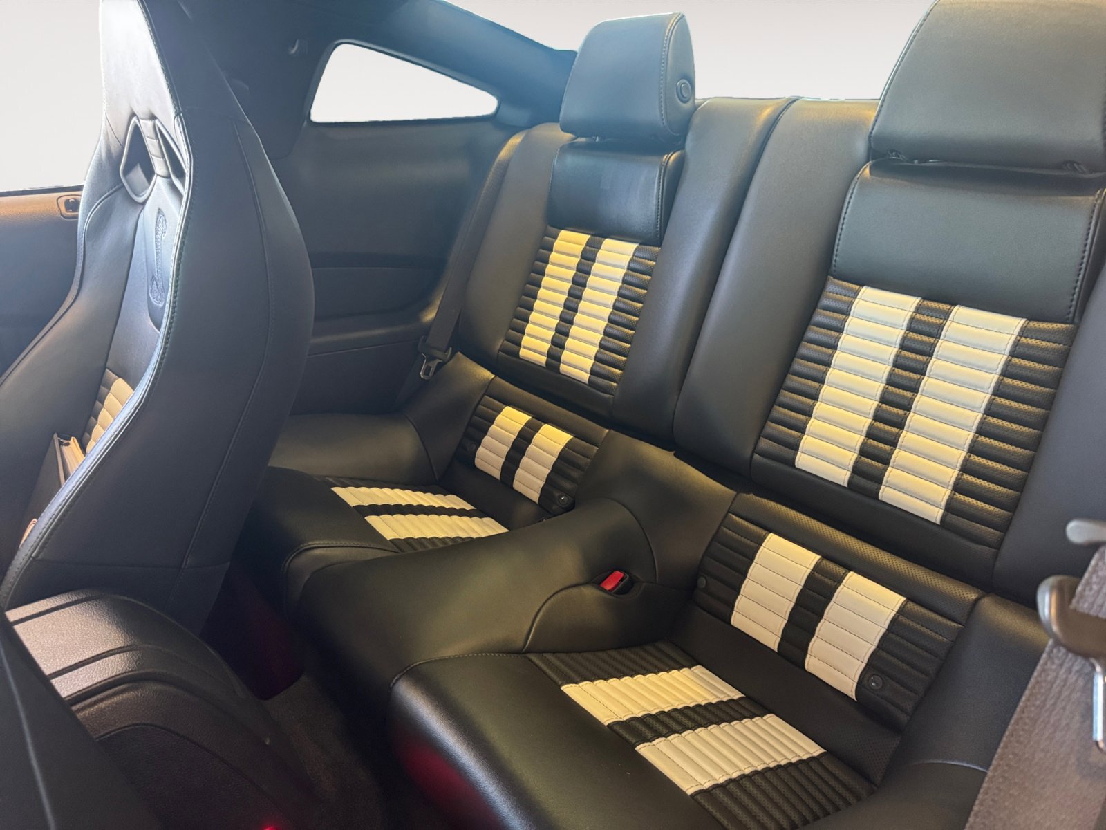 Used 2012 Ford Mustang Shelby GT500 w/ SVT Performance Pkg RWD image 13