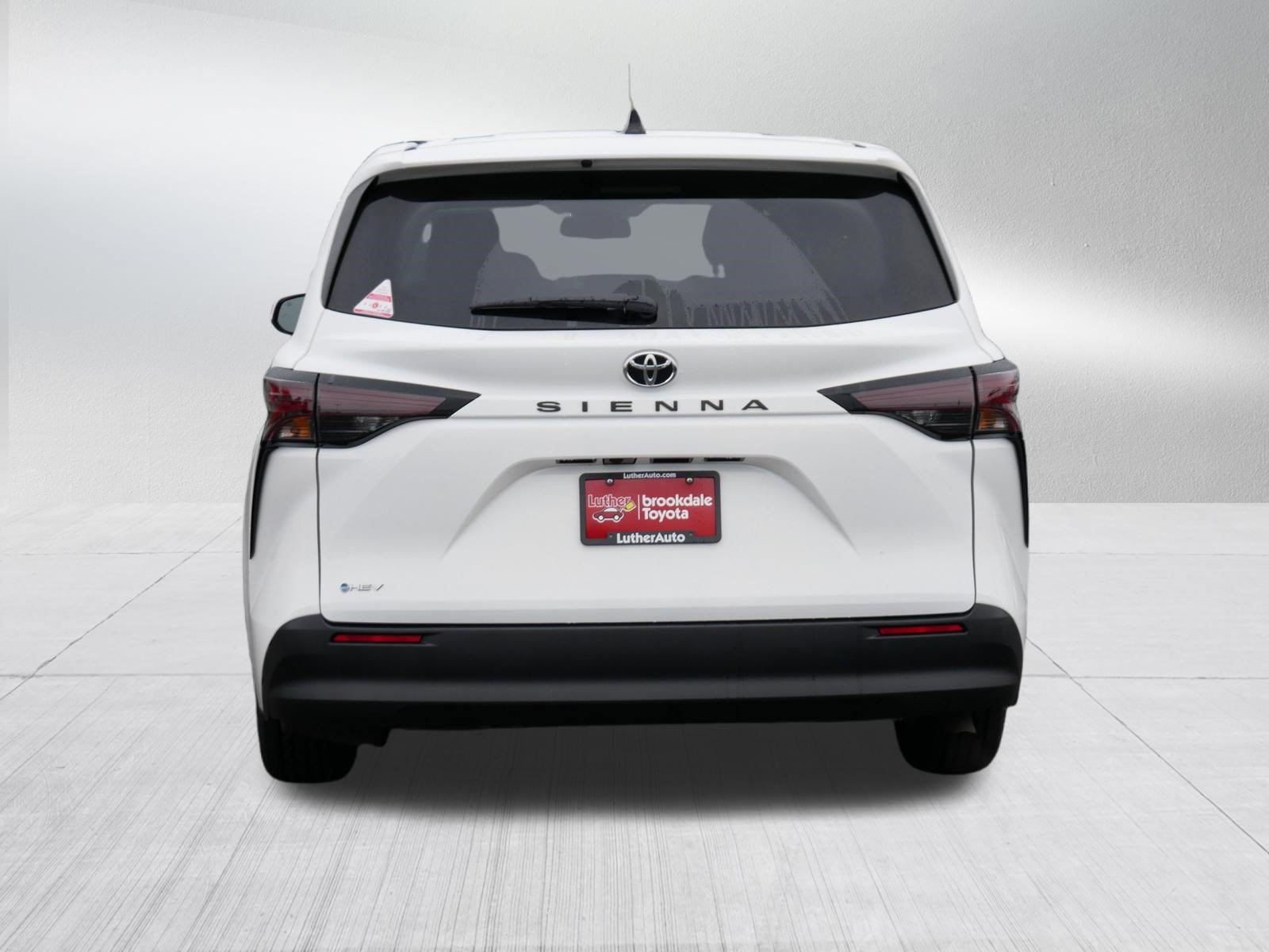 Certified 2026 Toyota Sienna LE FWD image 6