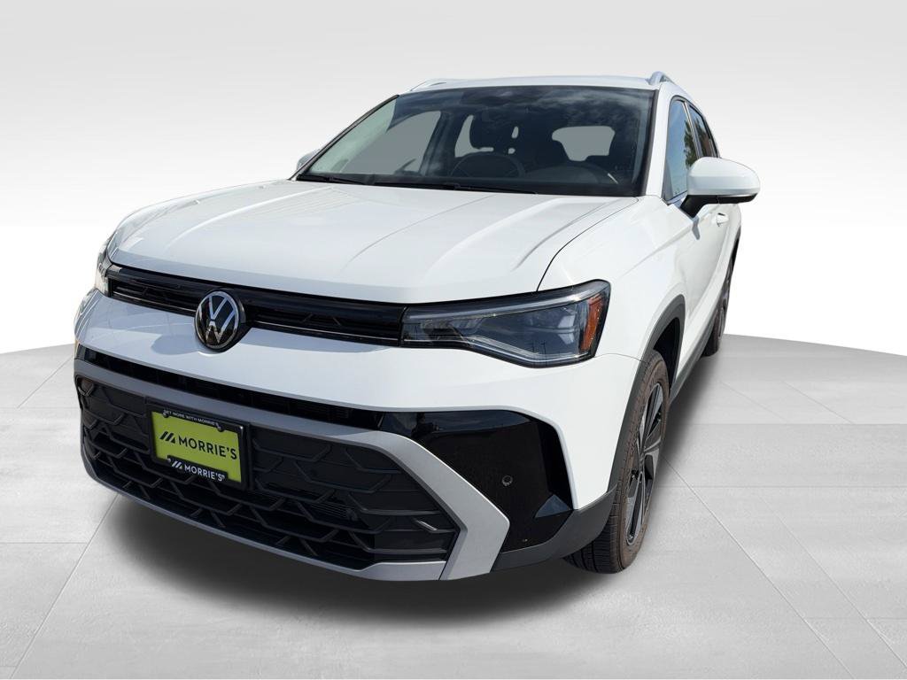 Used 2025 Volkswagen Taos SE AWD/4WD image 2