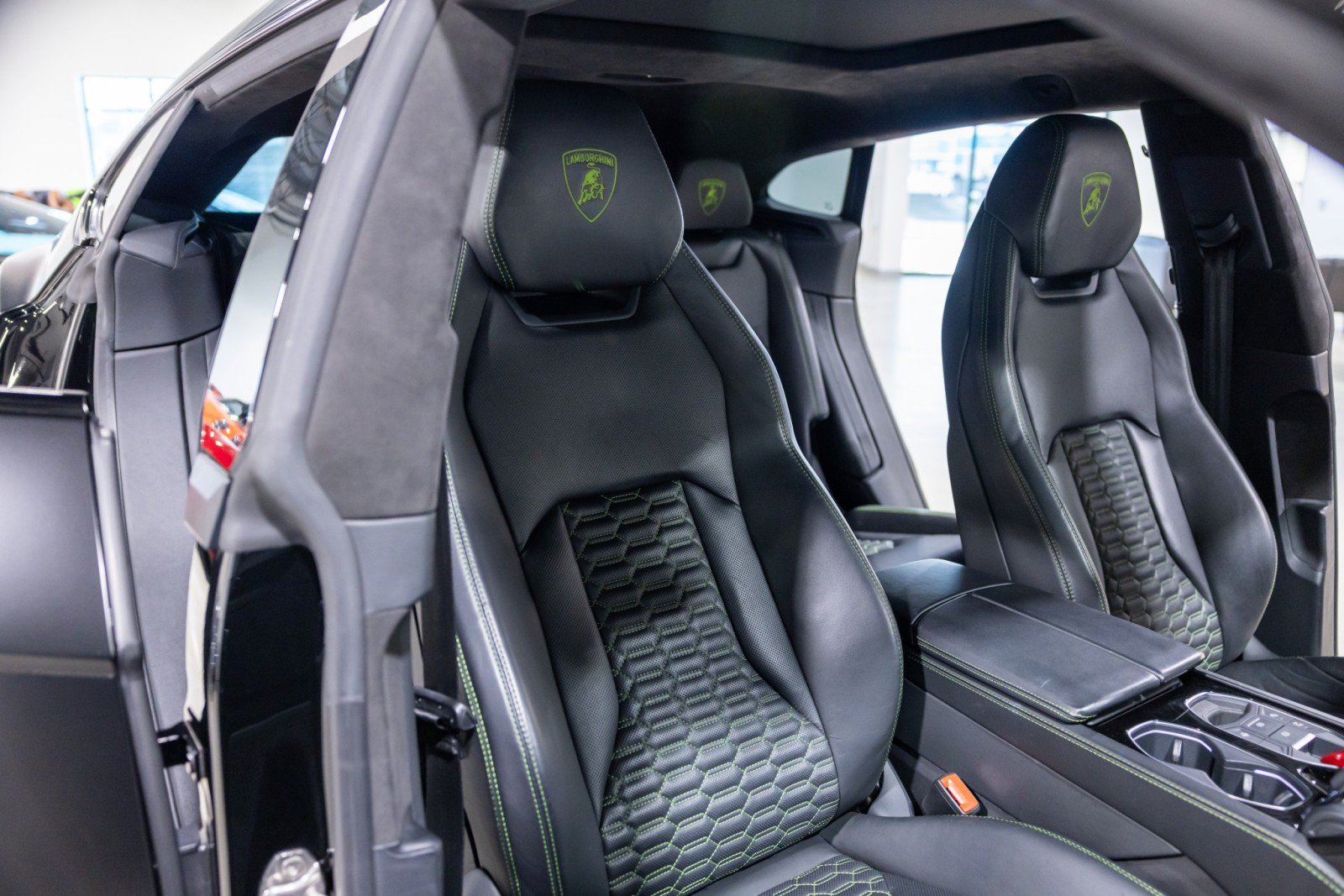 Used 2022 Lamborghini Urus AWD/4WD image 29