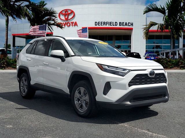 Used 2025 Toyota RAV4 XLE image 1
