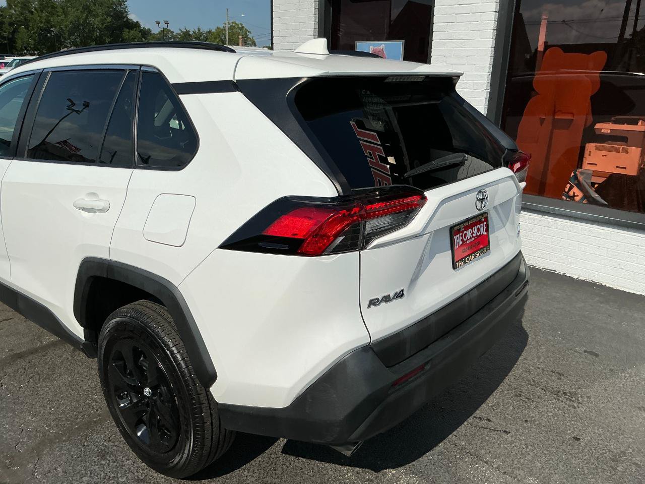 Used 2021 Toyota RAV4 LE AWD/4WD image 26