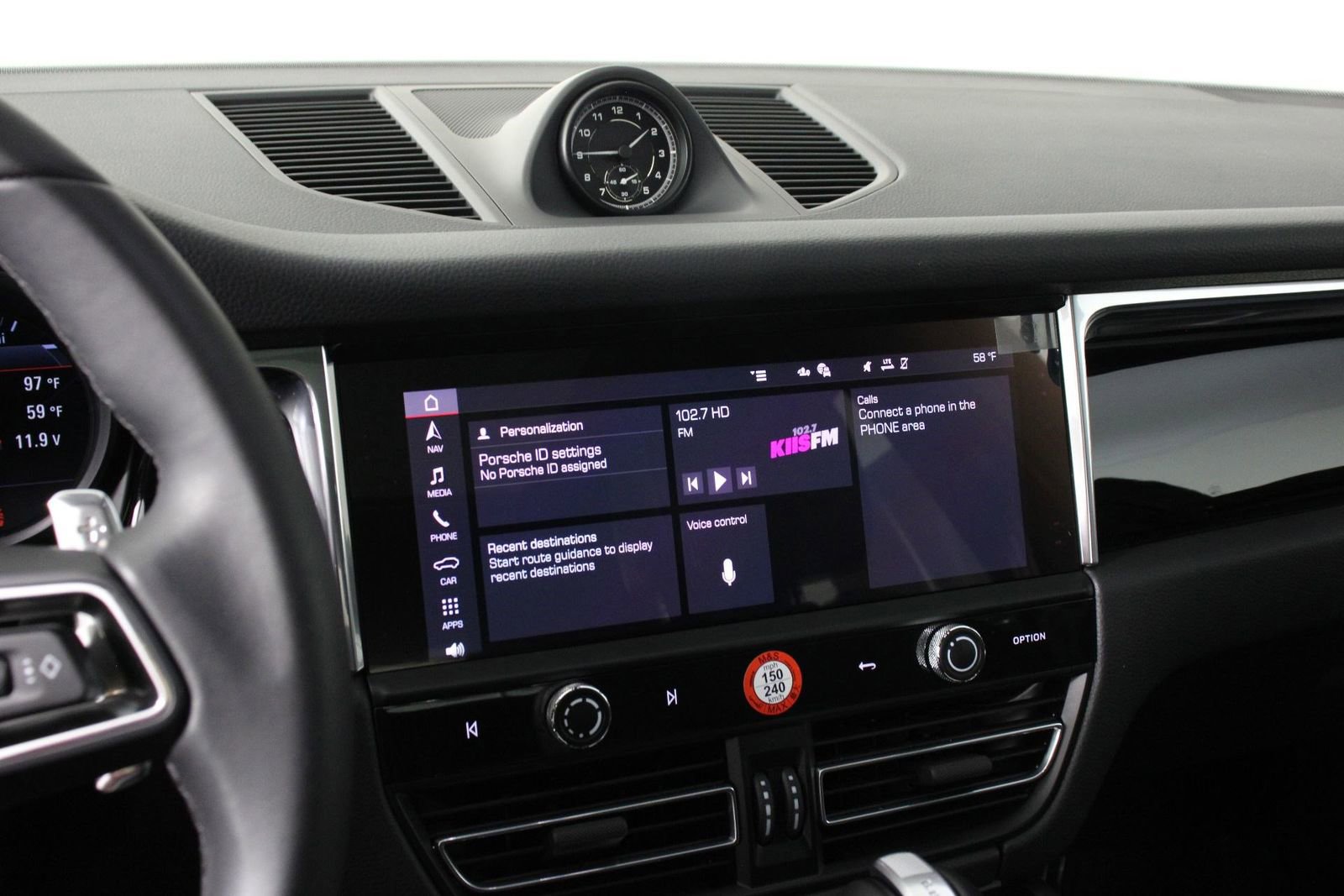 Certified 2025 Porsche Macan image 13