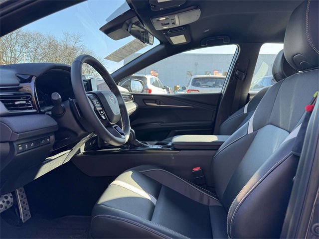 Used 2025 Toyota Camry SE image 14