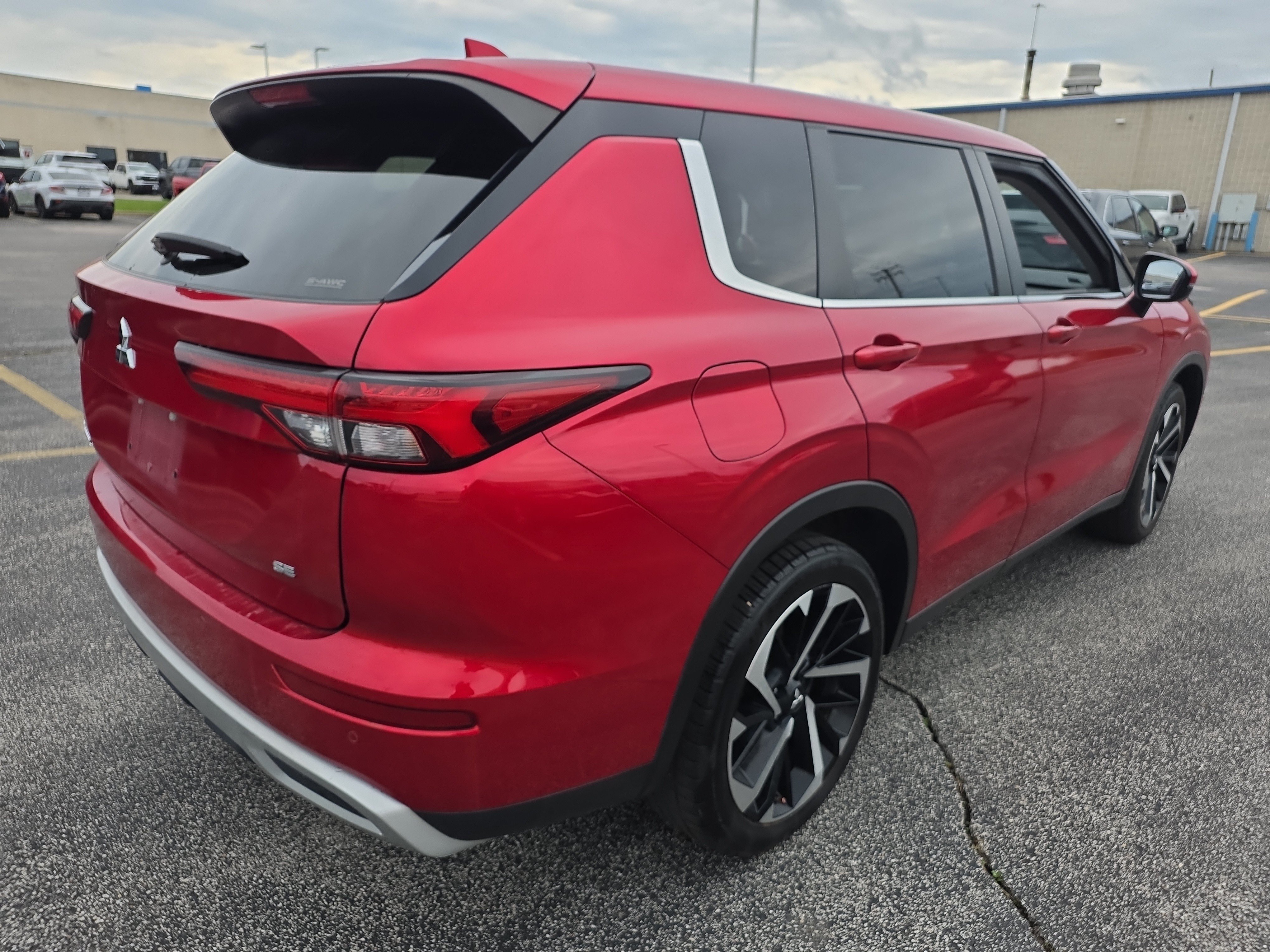 Used 2023 Mitsubishi Outlander SE AWD/4WD image 4