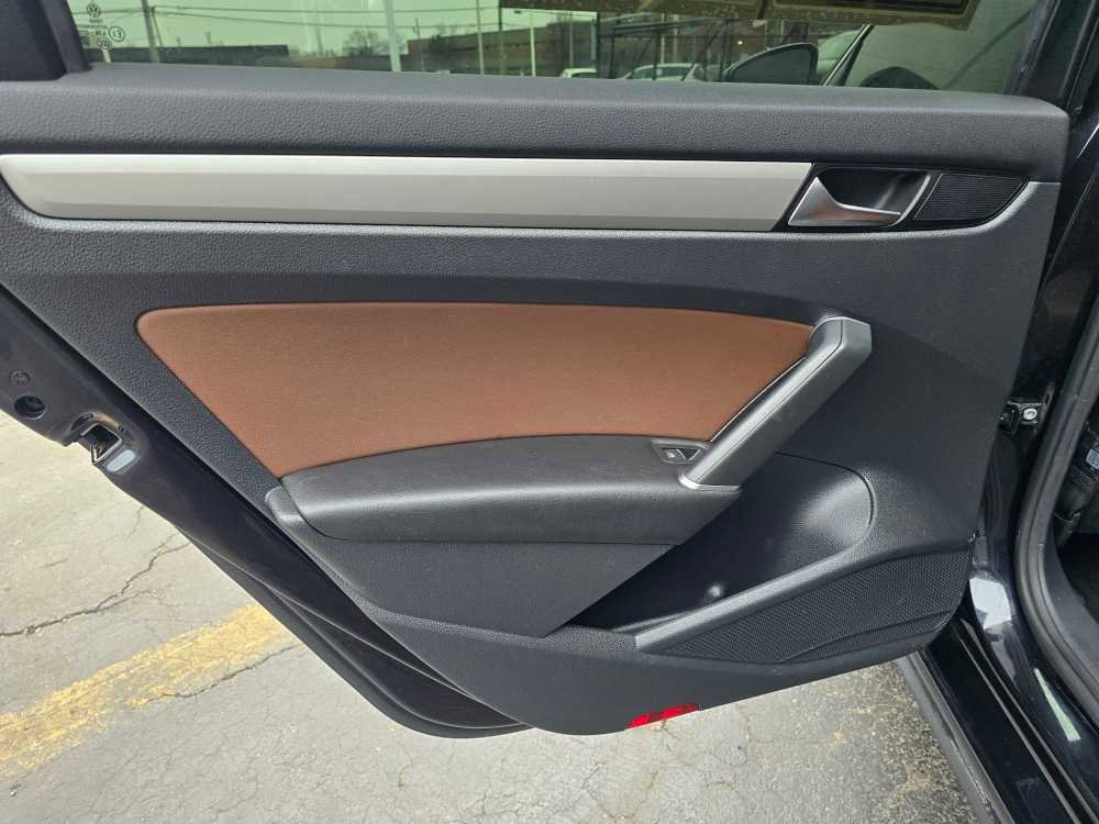 Used 2022 Volkswagen Passat 2.0T SE image 26