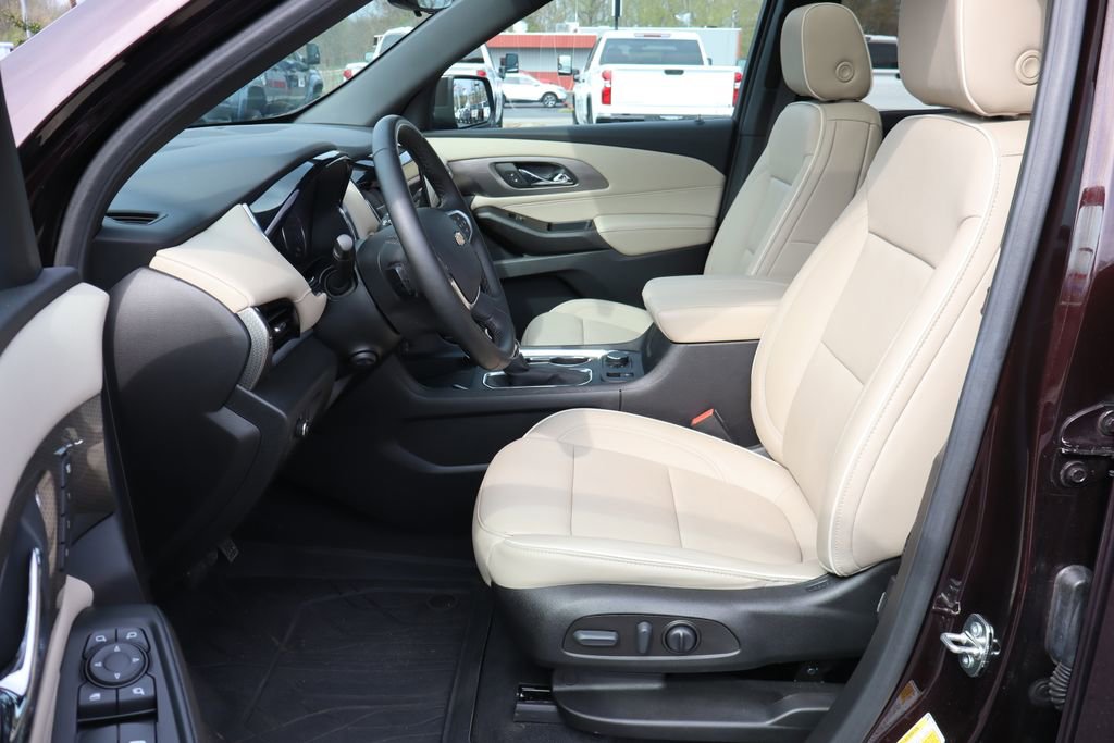 Used 2023 Chevrolet Traverse Premier w/ LPO, Floor Liner Package image 4