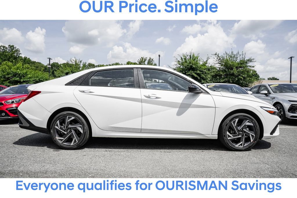 New 2025 Hyundai Elantra SEL image 3