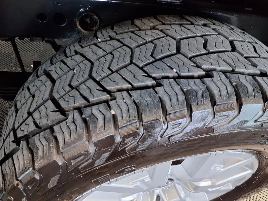 Used 2022 Nissan Frontier SV w/ Technology Package image 9