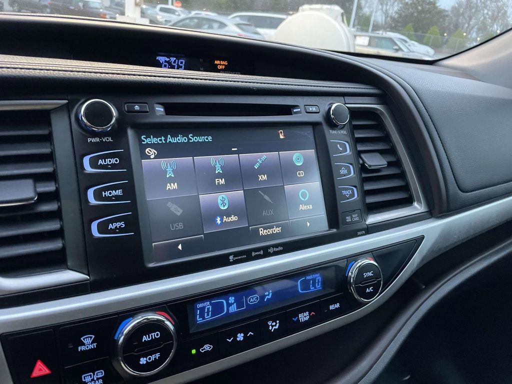 Used 2017 Toyota Highlander XLE image 40